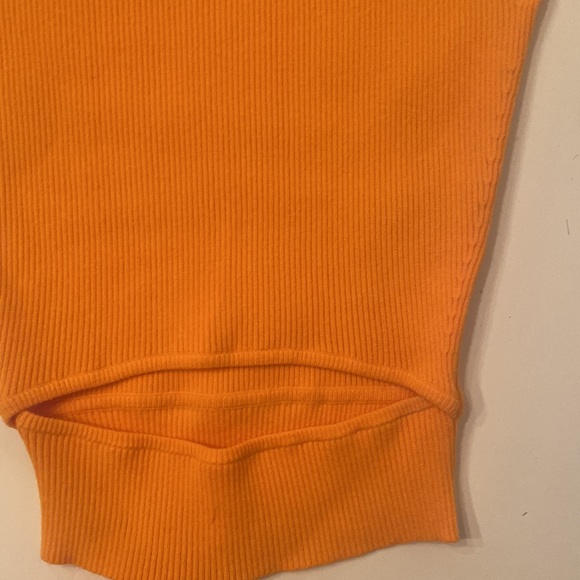 Wilfred top with a cute cut out - Picture 5 of 7